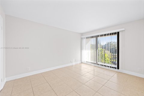 Condo in Coral Springs, Florida, 2 bedrooms  № 1710692 - photo 19