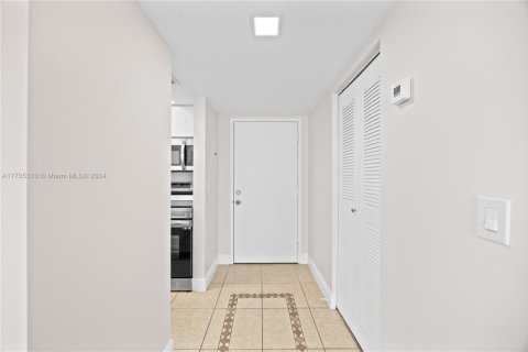 Condo in Coral Springs, Florida, 2 bedrooms  № 1710692 - photo 3