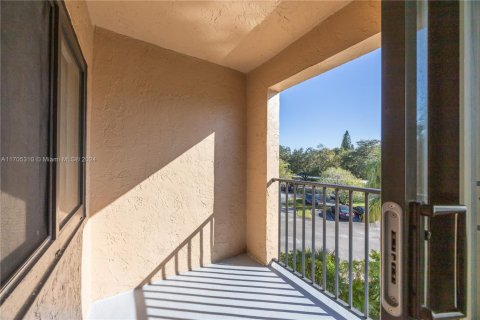 Condo in Coral Springs, Florida, 2 bedrooms  № 1710692 - photo 11