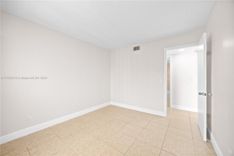 Condo in Coral Springs, Florida, 2 bedrooms  № 1710692 - photo 18