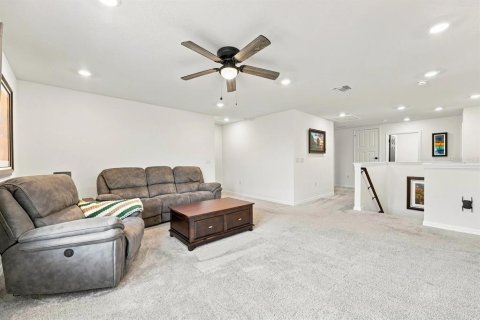 House in Davenport, Florida 5 bedrooms, 285.3 sq.m. № 2259047 - photo 16