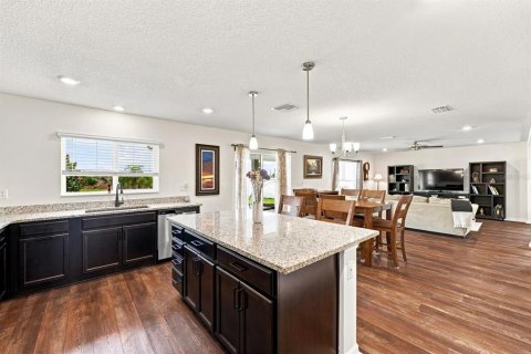 House in Davenport, Florida 5 bedrooms, 285.3 sq.m. № 2259047 - photo 11