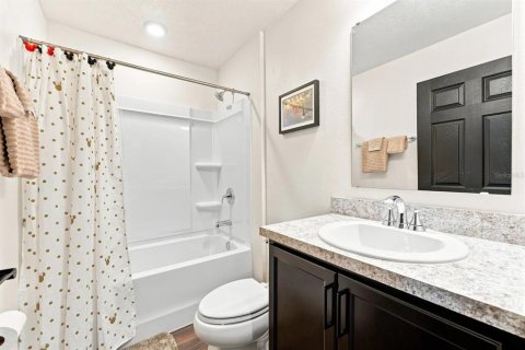 House in Davenport, Florida 5 bedrooms, 285.3 sq.m. № 2259047 - photo 14
