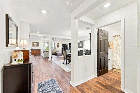 House in Davenport, Florida 5 bedrooms, 285.3 sq.m. № 2259047 - photo 2