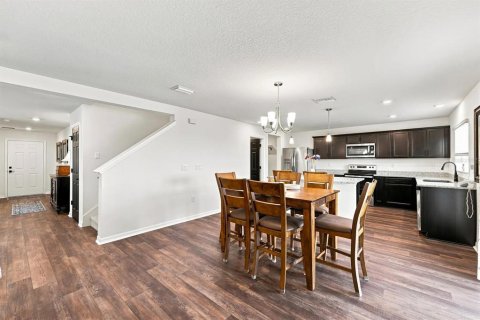 House in Davenport, Florida 5 bedrooms, 285.3 sq.m. № 2259047 - photo 8