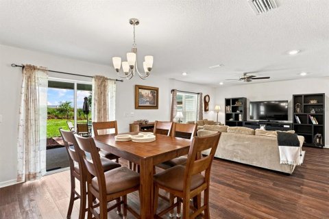 House in Davenport, Florida 5 bedrooms, 285.3 sq.m. № 2259047 - photo 7