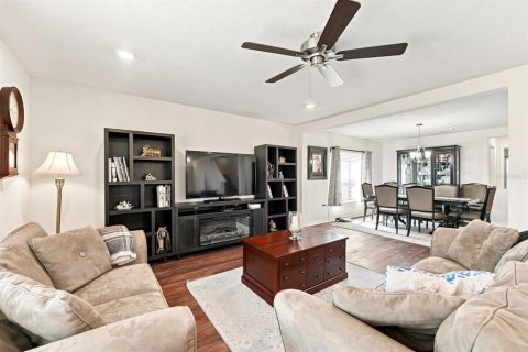 House in Davenport, Florida 5 bedrooms, 285.3 sq.m. № 2259047 - photo 6