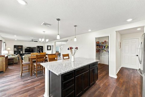 House in Davenport, Florida 5 bedrooms, 285.3 sq.m. № 2259047 - photo 9