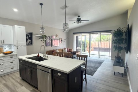 Купить виллу или дом в Майами-Лейкс, Флорида 3 спальни, 175.49м2, № 2043656 - фото 8