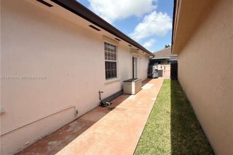 Купить виллу или дом в Майами-Лейкс, Флорида 3 спальни, 175.49м2, № 2043656 - фото 28