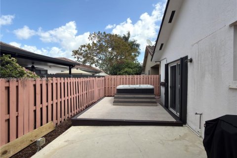 Купить виллу или дом в Майами-Лейкс, Флорида 3 спальни, 175.49м2, № 2043656 - фото 23