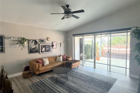 Купить виллу или дом в Майами-Лейкс, Флорида 3 спальни, 175.49м2, № 2043656 - фото 5