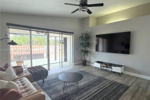 Купить виллу или дом в Майами-Лейкс, Флорида 3 спальни, 175.49м2, № 2043656 - фото 6