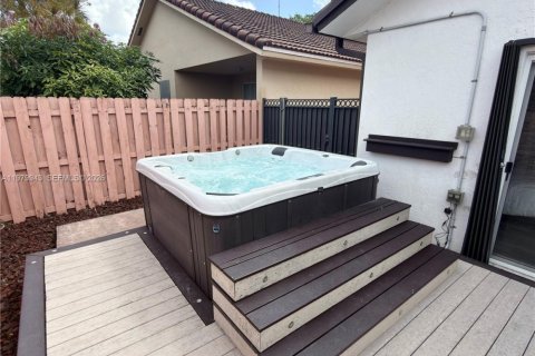 Купить виллу или дом в Майами-Лейкс, Флорида 3 спальни, 175.49м2, № 2043656 - фото 25