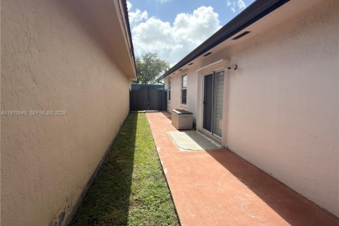 Купить виллу или дом в Майами-Лейкс, Флорида 3 спальни, 175.49м2, № 2043656 - фото 27