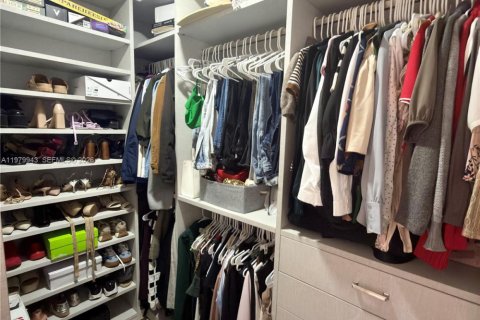 Купить виллу или дом в Майами-Лейкс, Флорида 3 спальни, 175.49м2, № 2043656 - фото 13