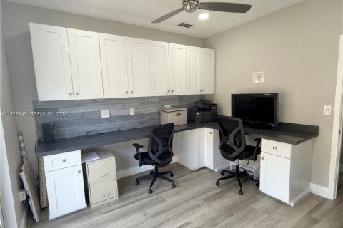 Купить виллу или дом в Майами-Лейкс, Флорида 3 спальни, 175.49м2, № 2043656 - фото 19