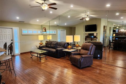House in Plantation, Florida 2 bedrooms, 105.72 sq.m. № 1857593 - photo 13