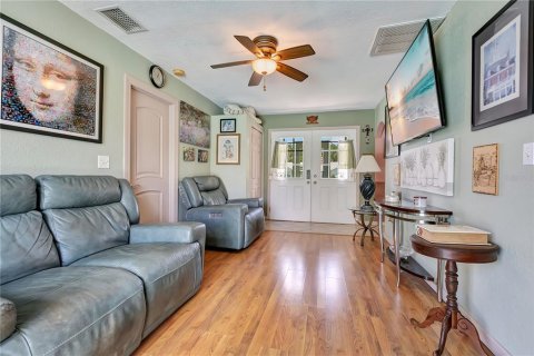 House in Polk City, Florida 6 bedrooms, 211.45 sq.m. № 2353342 - photo 5