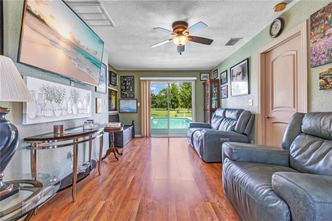 House in Polk City, Florida 6 bedrooms, 211.45 sq.m. № 2353342 - photo 4