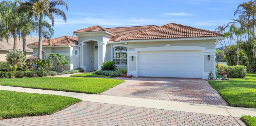 Villa ou maison à Stuart, Floride 4 chambres, 213.49 m2 № 2087412