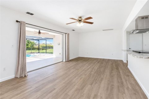 Villa ou maison à vendre à Port Charlotte, Floride: 2 chambres, 104.05 m2 № 2396241 - photo 11