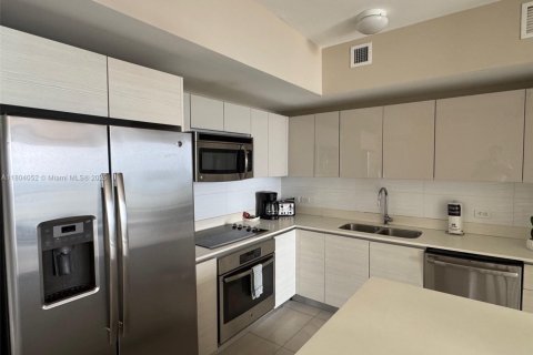 Condo in Hallandale Beach, Florida, 2 bedrooms  № 1940146 - photo 9