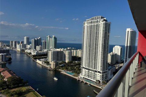Condo in Hallandale Beach, Florida, 2 bedrooms  № 1940146 - photo 23