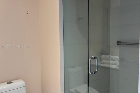 Condo in Hallandale Beach, Florida, 2 bedrooms  № 1940146 - photo 22