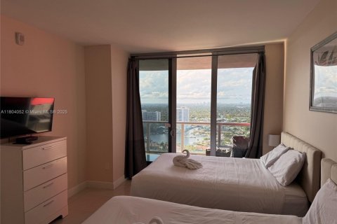 Condo in Hallandale Beach, Florida, 2 bedrooms  № 1940146 - photo 21