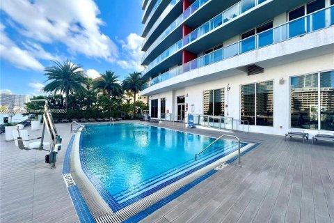 Condo in Hallandale Beach, Florida, 2 bedrooms  № 1940146 - photo 28