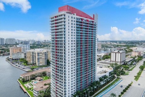 Condo in Hallandale Beach, Florida, 2 bedrooms  № 1940146 - photo 27