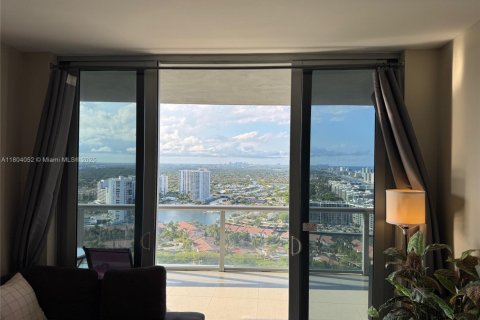 Condo in Hallandale Beach, Florida, 2 bedrooms  № 1940146 - photo 5