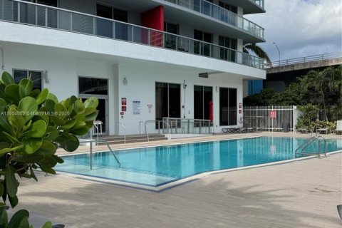 Condo in Hallandale Beach, Florida, 2 bedrooms  № 1940146 - photo 24