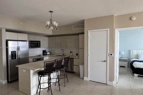 Condo in Hallandale Beach, Florida, 2 bedrooms  № 1940146 - photo 8