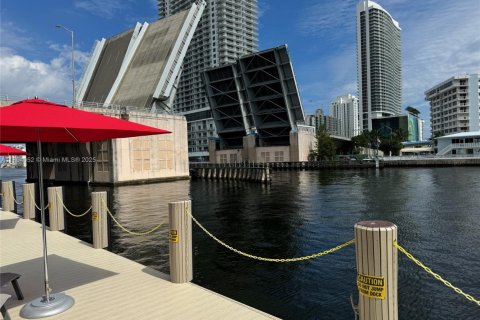 Condo in Hallandale Beach, Florida, 2 bedrooms  № 1940146 - photo 25