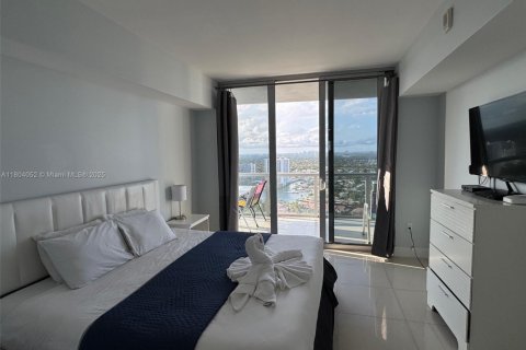 Condo in Hallandale Beach, Florida, 2 bedrooms  № 1940146 - photo 11