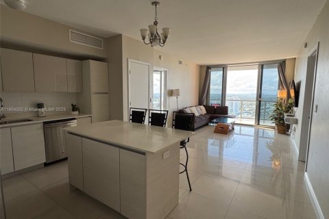 Condo in Hallandale Beach, Florida, 2 bedrooms  № 1940146 - photo 6