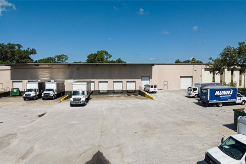 Immobilier commercial à louer à Leesburg, Floride: 4970.18 m2 № 1321954 - photo 2