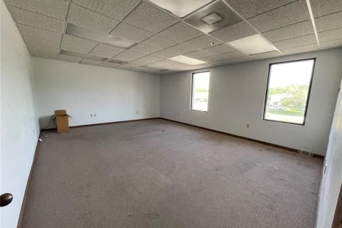 Immobilier commercial à louer à Leesburg, Floride: 4970.18 m2 № 1321954 - photo 22