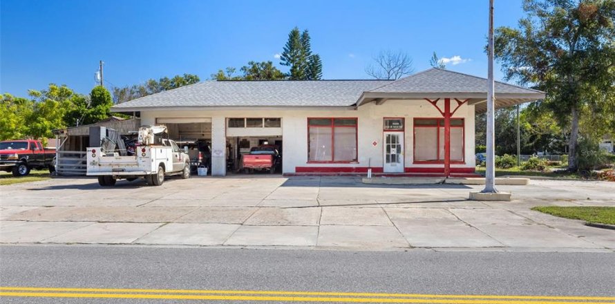 Propiedad comercial en Eustis, Florida 270.53 m2 № 1511983