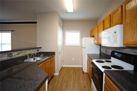 Condo in Bradenton, Florida, 1 bedroom  № 1543734 - photo 9