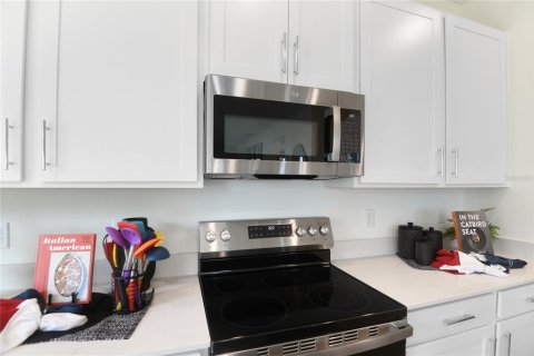 House in Tavares, Florida 4 bedrooms, 197.88 sq.m. № 1866861 - photo 5