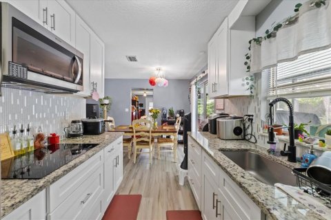 Casa en venta en Spring Hill, Florida, 4 dormitorios, 112.23 m2 № 2291759 - foto 15