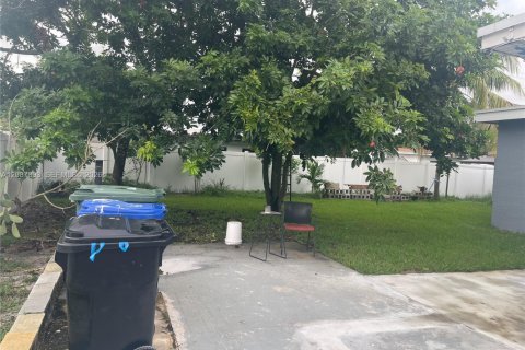 House in Fort Lauderdale, Florida 3 bedrooms, 107.02 sq.m. № 2361905 - photo 7