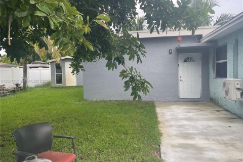 House in Fort Lauderdale, Florida 3 bedrooms, 107.02 sq.m. № 2361905 - photo 10