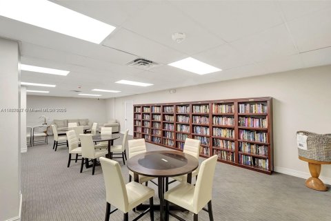 Купить кондоминиум в Майами, Флорида 1 спальня, 101.91м2, № 1890284 - фото 24