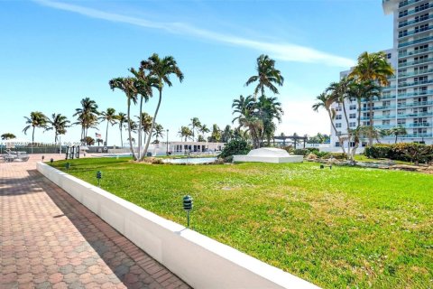 Купить кондоминиум в Майами, Флорида 1 спальня, 101.91м2, № 1890284 - фото 27