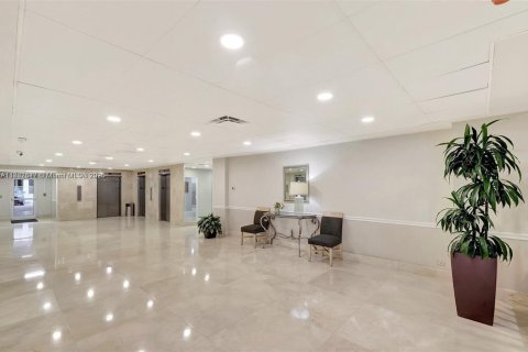 Купить кондоминиум в Майами, Флорида 1 спальня, 101.91м2, № 1890284 - фото 21