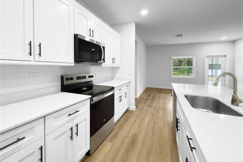 House in Port Charlotte, Florida 3 bedrooms, 155.89 sq.m. № 1831604 - photo 6
